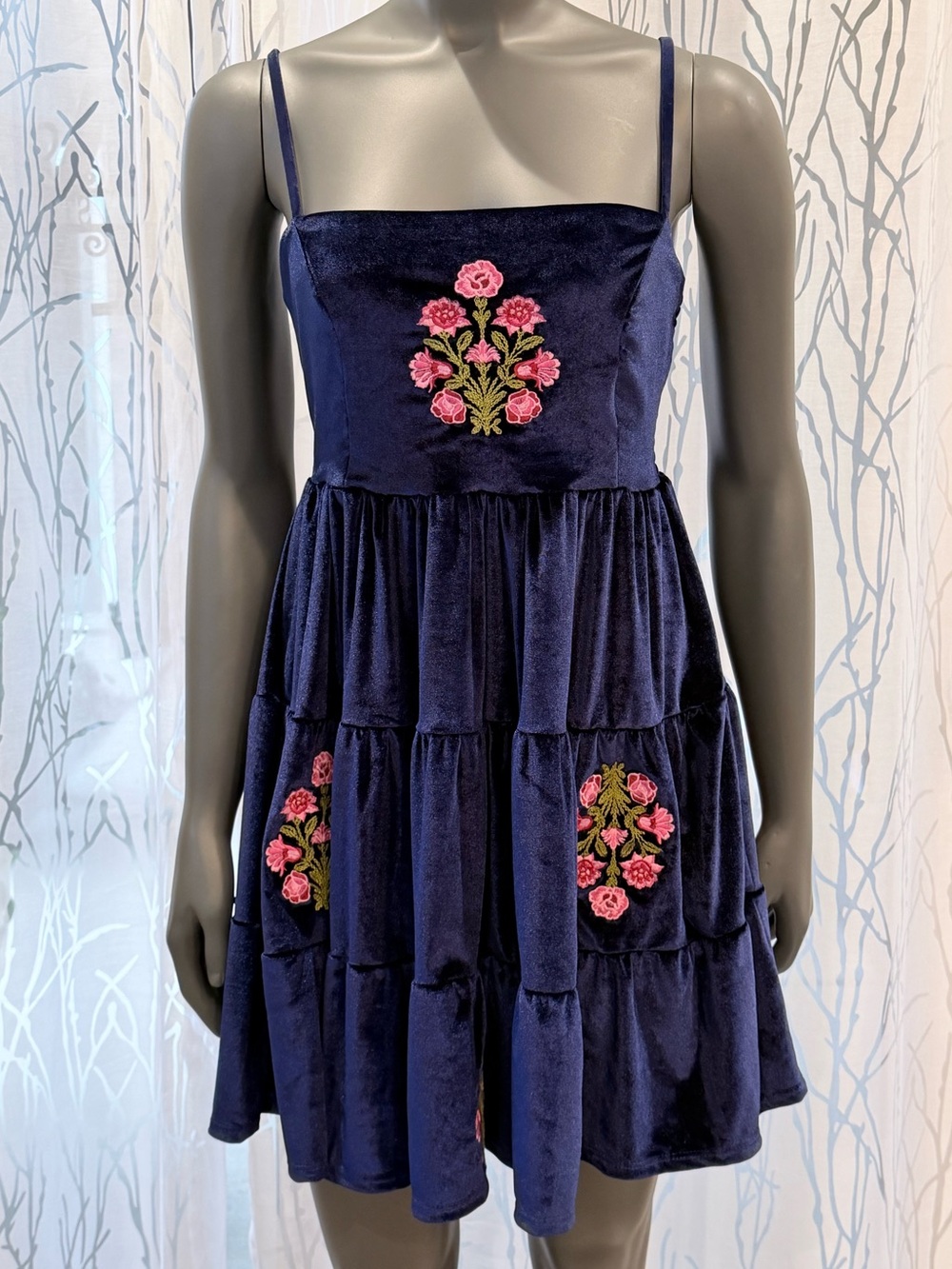 Anthropologie Maaji Bouquet Bliss Emily Velvet Mini Dress Size L Navy Embroidery